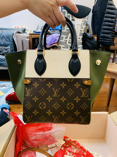 LV fold tote 我认为还不错