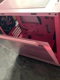 粉色电脑机箱