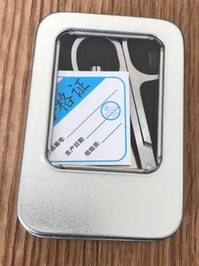 鼻毛修剪器做工精致,材质是不锈钢