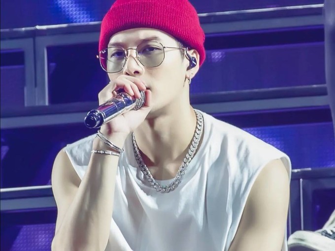 雷朋太阳镜王嘉尔同款