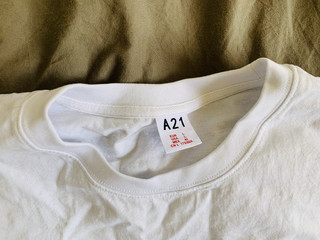 以纯线上店——A21艺术家联名款宽松T恤