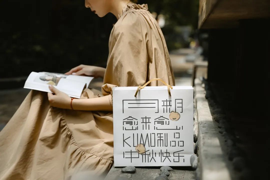 由於之前經歷過兩波至暗時刻,kumo把祝願用為slogan,以活潑靈動的字體