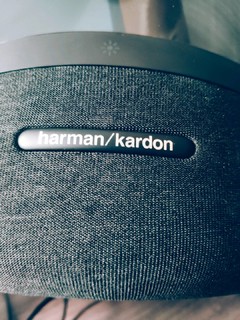 哈曼卡顿琉璃3，桌面小音箱。