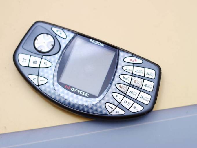 最好看的游戏机=诺基亚ngage
