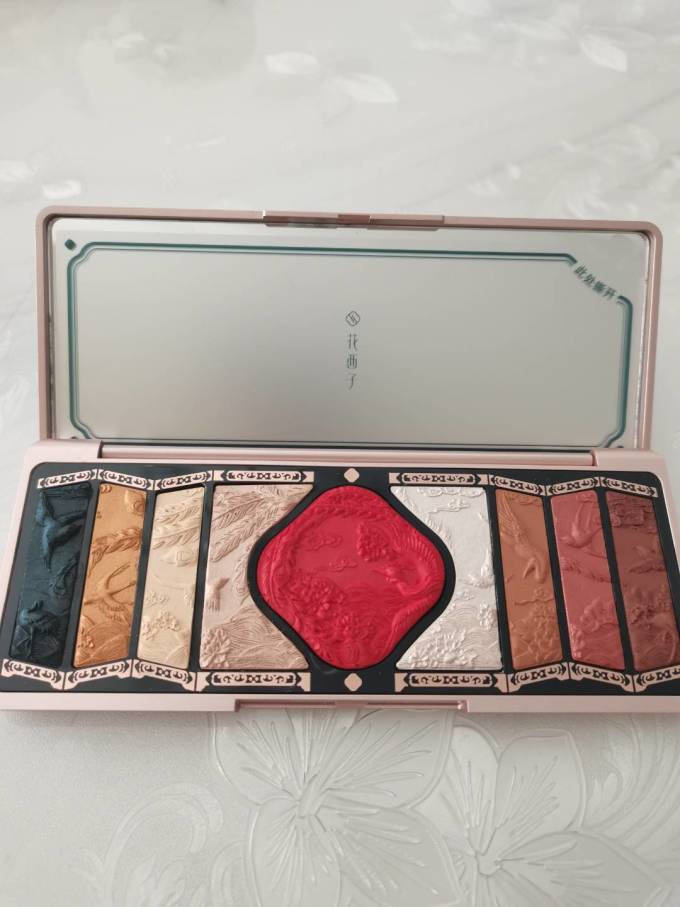 花西子眼影怎么样好用吗 大气典雅的花西子百鸟朝凤浮雕彩妆盘_什么