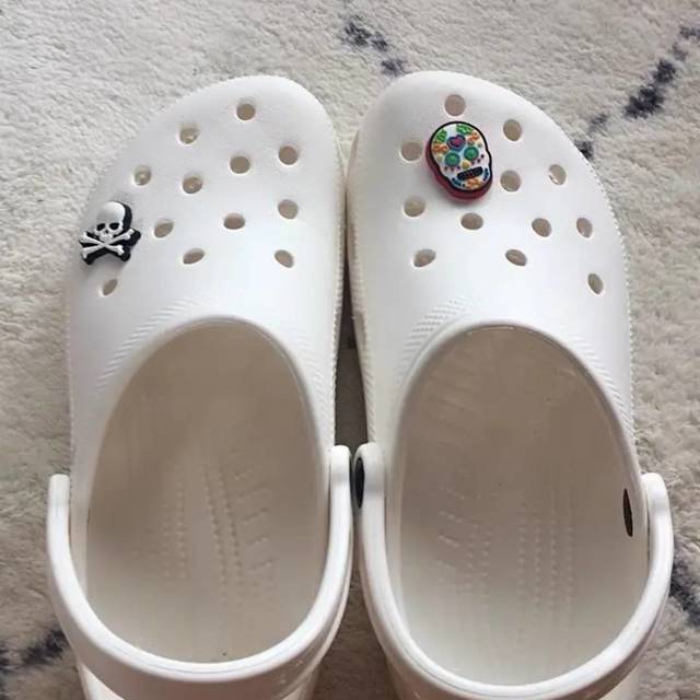 白宇同款 crocs洞洞鞋