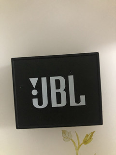 JBL迷你音响，方便携带。