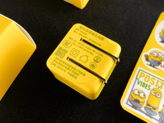 小黄人萌动全场，努比亚联名款充电器。