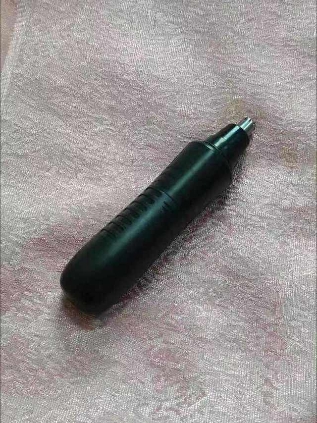 鼻毛修剪器