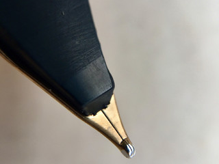 一支很有性价比的银壳钢笔