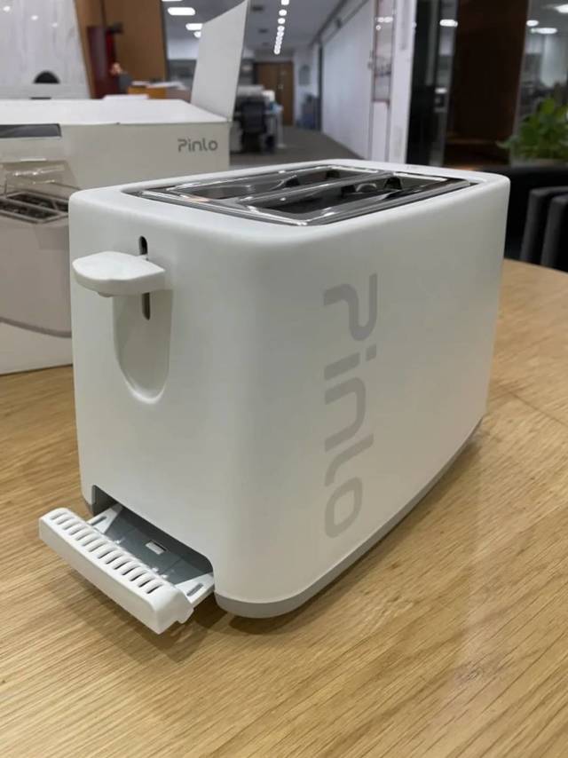 方便使用,卡槽比较宽，拿取方便