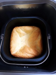 这款面包机做面包方法很简单
