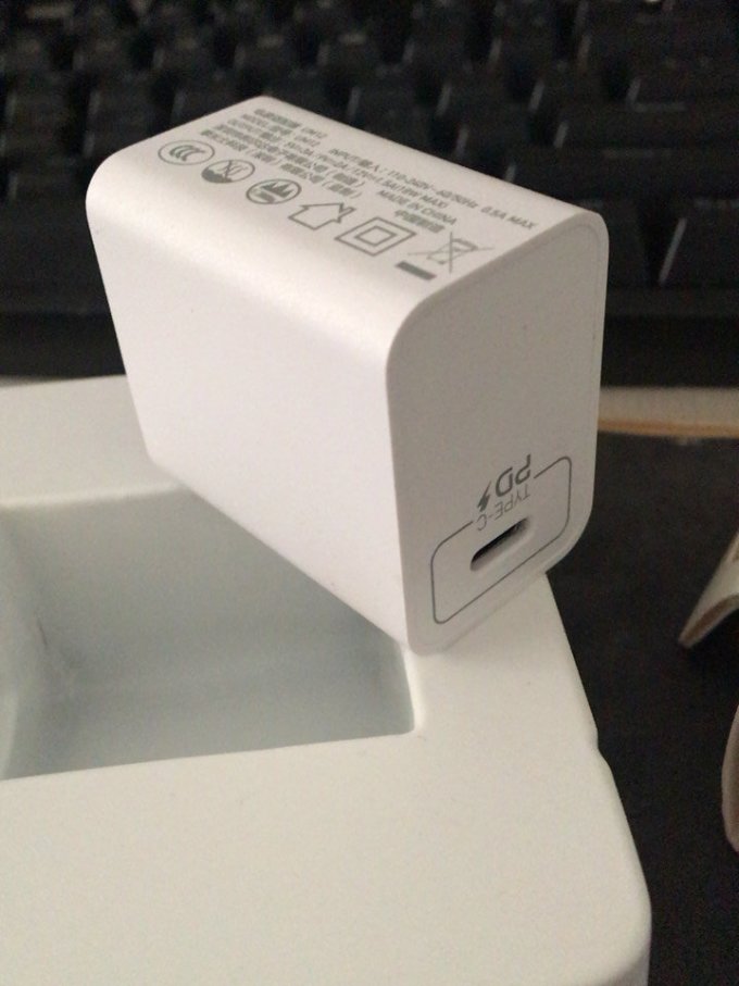 momax摩米士pd快充苹果充电器18w