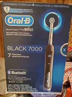 博朗oral-B7000电动牙刷