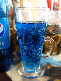 百事限定版巴厘岛蓝色可乐？有趣的轮回啊