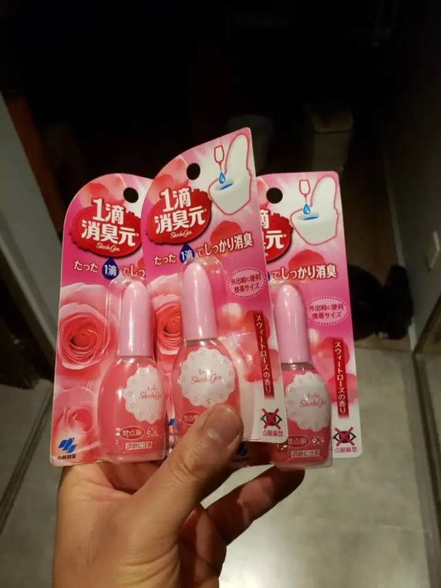 滴一滴在地漏水封那里，盖住下水道反味