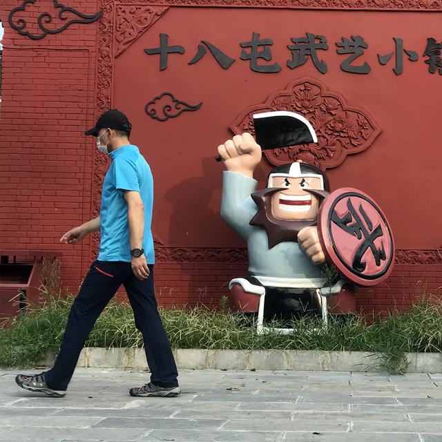 传统与时尚的搭配，觅乐弹力速干裤让你穿出个性的自我