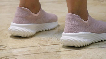 种草专栏 篇八：小米有品推出袜套健步鞋2，环保收纳袋装着，几十块就能买到