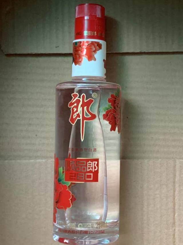 ​这个是浓香型白酒,42度平价郎酒