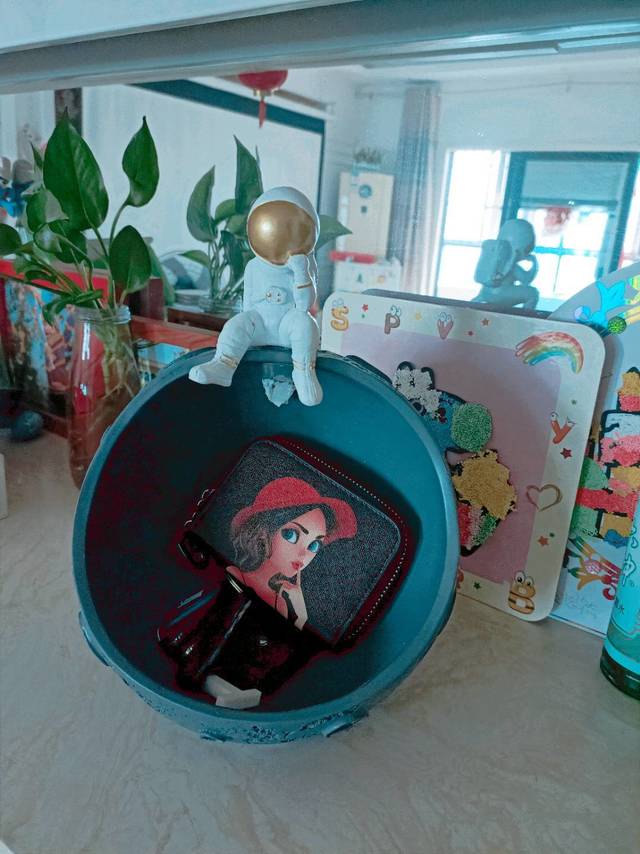 颜值派带灯钥匙收纳盒