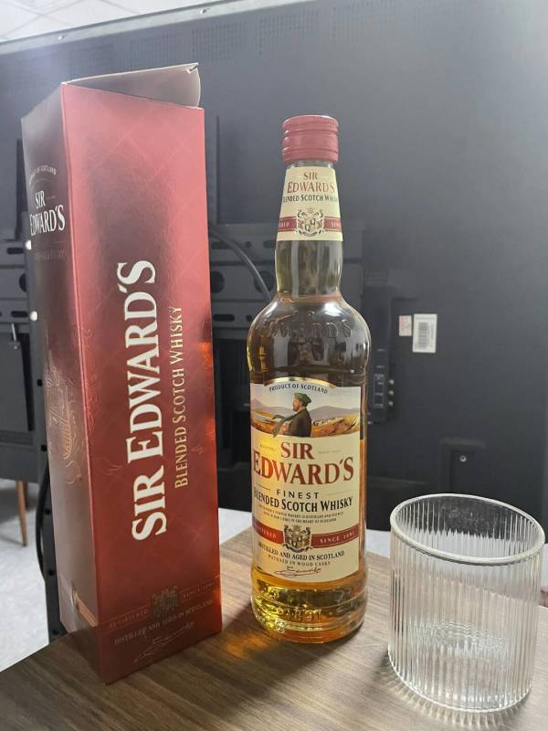 siredwards爱德华爵士烟熏调和苏格兰威士忌700ml经典款单瓶