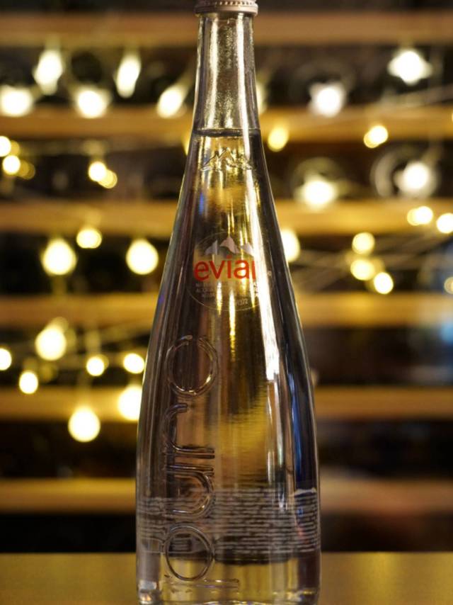 依云还是得买玻璃瓶