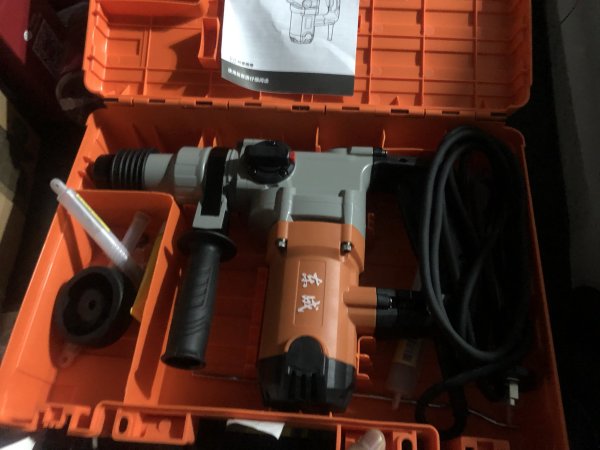 东成1100w电锤电镐两用dzc110028双用冲击钻带安全离合混凝土电钻工业