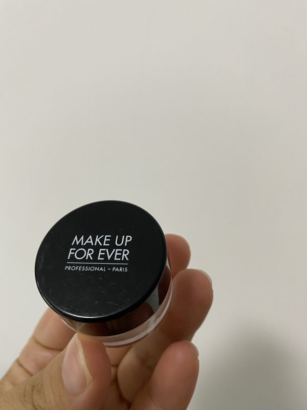 清爽不油腻:玫珂菲家的散粉口碑一直很好,我是混油皮,平时上班皮肤出