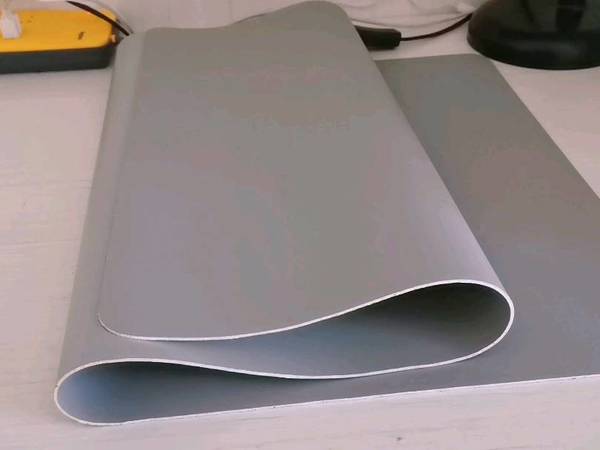 让书桌拥有高颜值的皮革垫