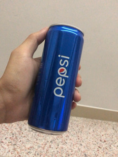 蓝罐的百事可乐汽水