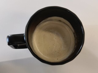 每日清晨咖啡都用它，星巴克黑色金钻马克杯