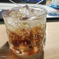 一个快乐的玻璃杯