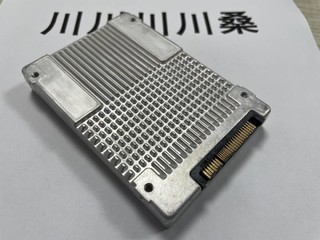 Intel P4610 U2固态硬盘晒单