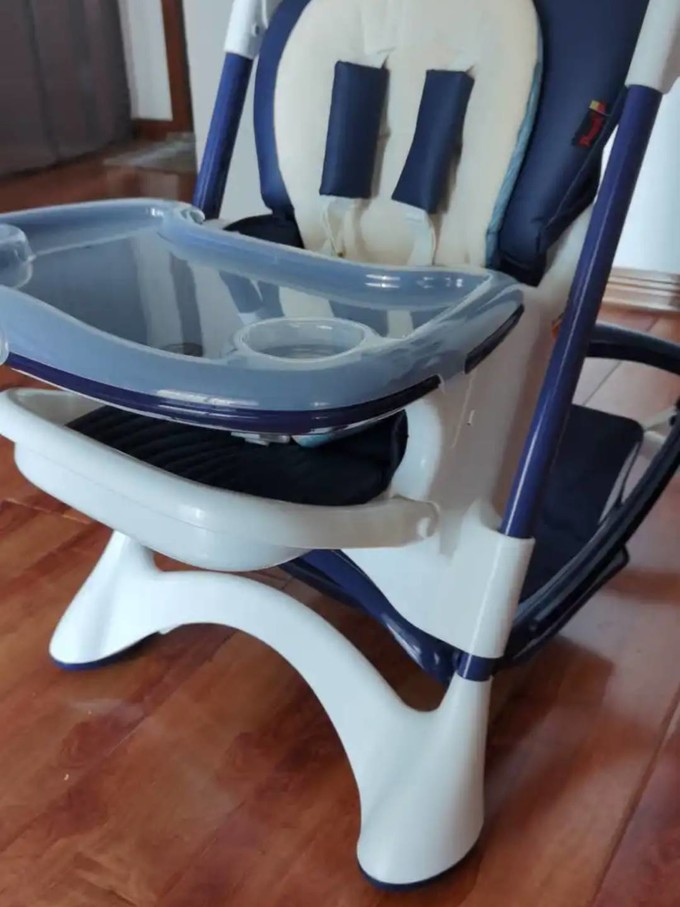 帛琦婴儿餐椅