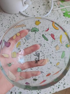这一套玻璃碗质量很好，玻璃很厚，很有质感