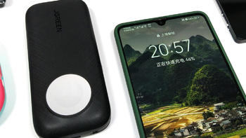 绿联苹果手机手表二合一充电宝：苹果20W专属充电，性能全优