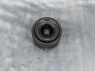 尼康标价三千三的镜头，买相机就送？