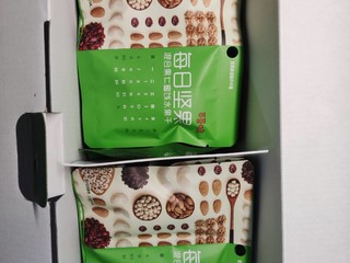 百草味，每日坚果混合果仁蜜饯水果干