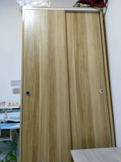 柜子白色木色搭配，质量不错，简洁大方，没
