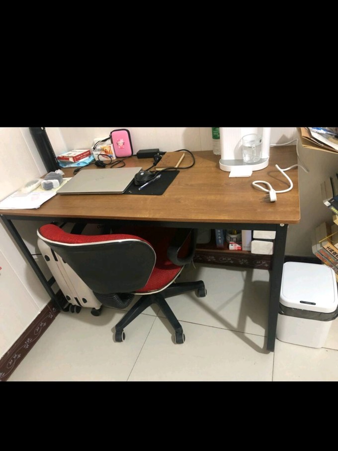 电脑桌