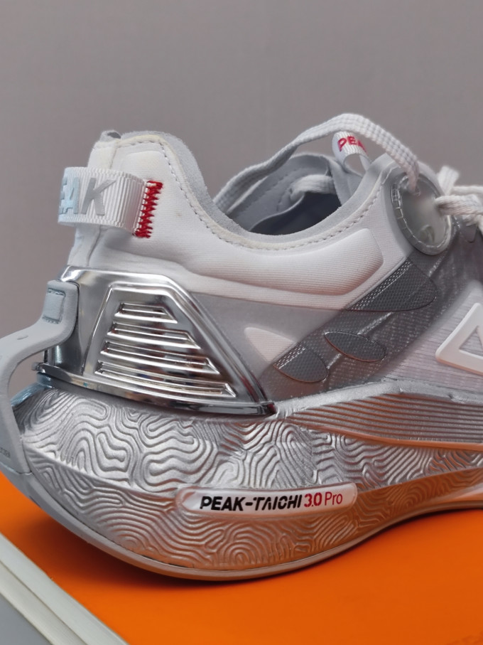 匹克跑鞋怎么样 国货之光态极3.0pro,脚感超级软_什么值得买