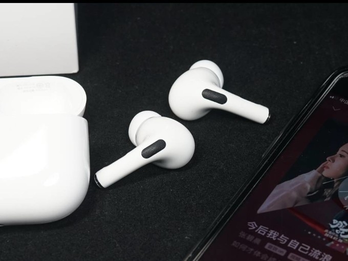 苹果耳塞式耳机