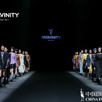 这次秀场小姐姐的穿搭时髦又实穿，PATAVINITY 2022春夏大秀