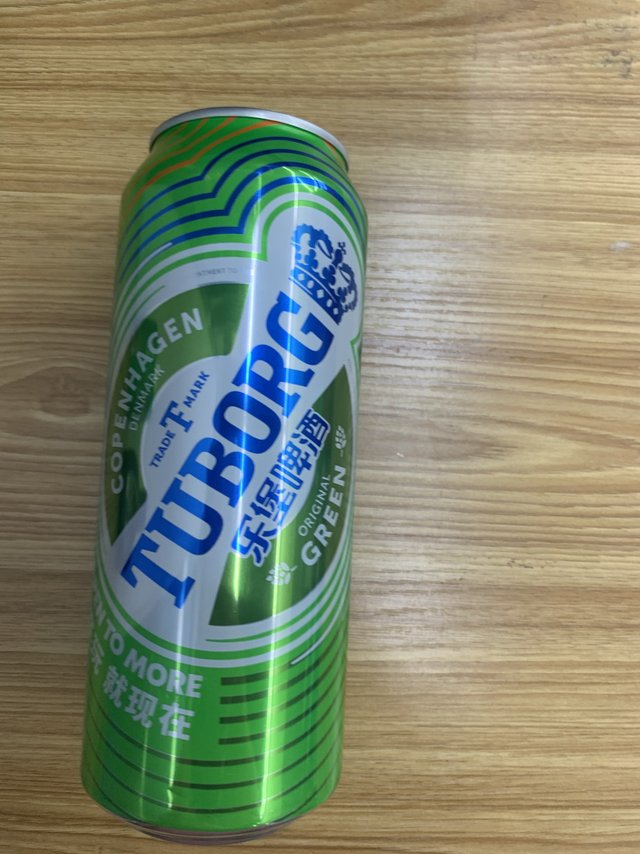 清爽顺喉，乐堡啤酒