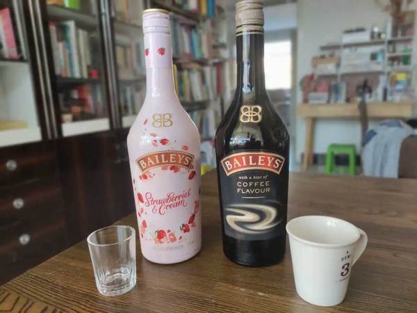 baileys百利甜酒bailey百利甜酒草莓味700ml