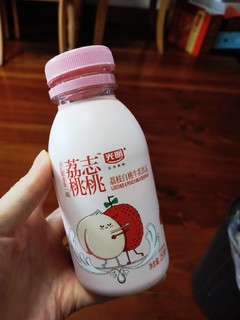 光明荔枝桃桃牛乳