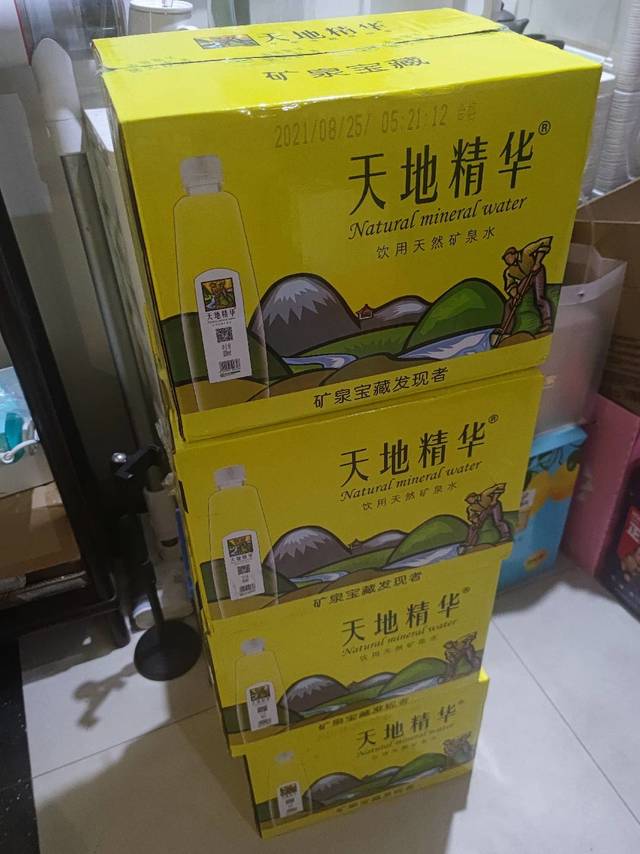 四箱好价天地精华矿泉水