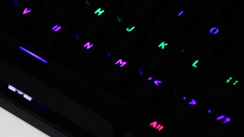 酷炫RGB加持，国产机械键盘性价比之选！雷柏V500 PRO多模版键盘
