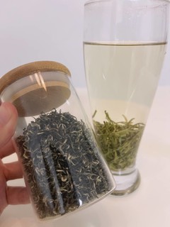 一杯碧螺春绿茶，一个舒适的下午