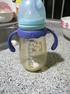 多功能奶瓶让宝贝爱上喝奶！